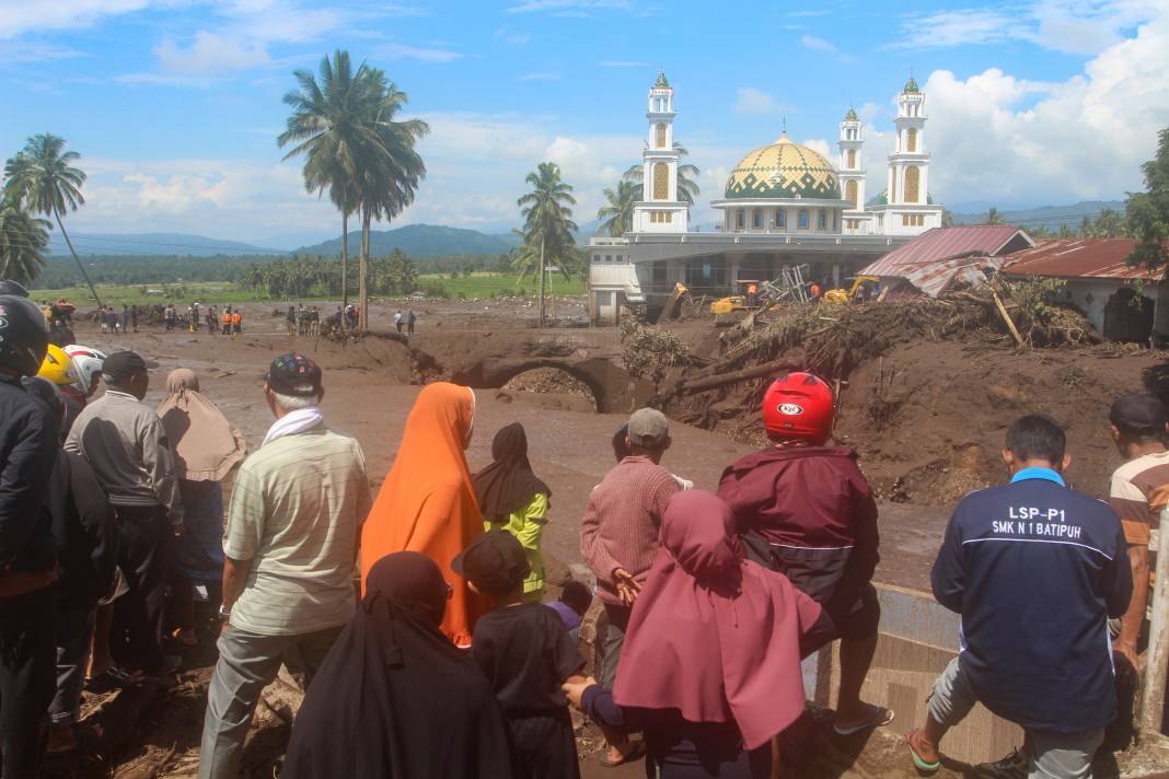 Yanardağ Patladı: Ölü Sayısı Artıyor! 15