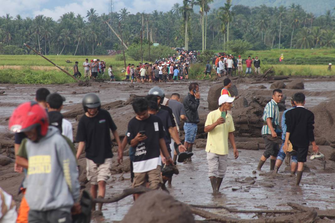 Yanardağ Patladı: Ölü Sayısı Artıyor! 7