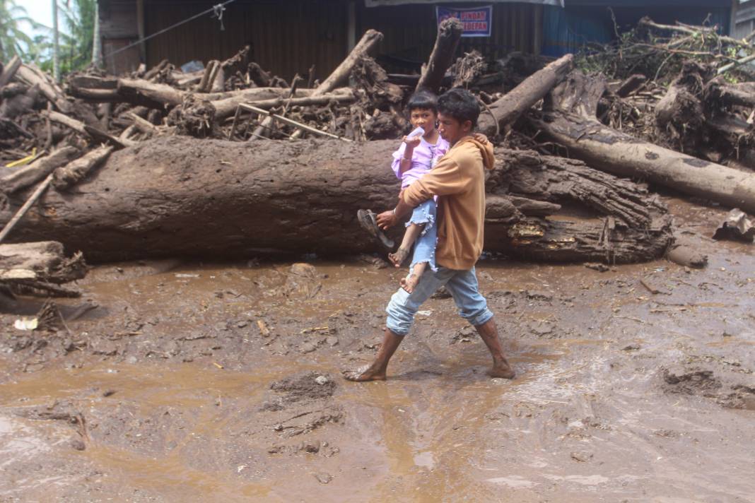 Yanardağ Patladı: Ölü Sayısı Artıyor! 5