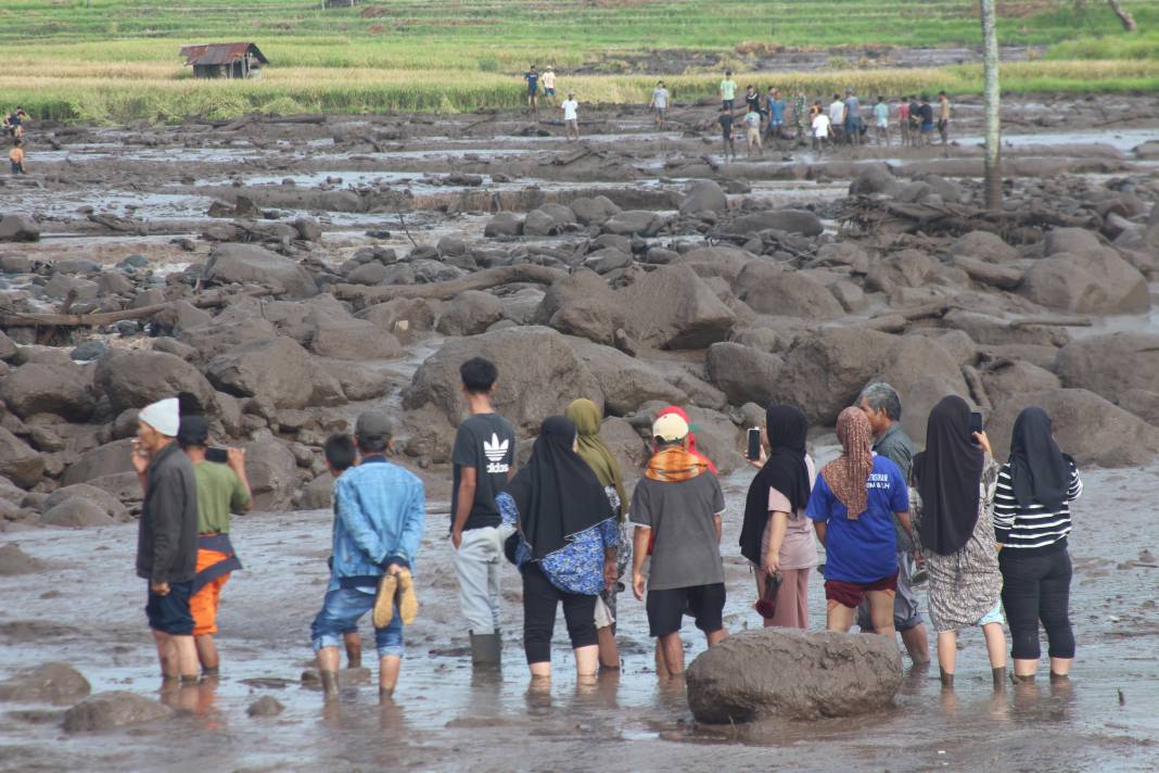 Yanardağ Patladı: Ölü Sayısı Artıyor! 1
