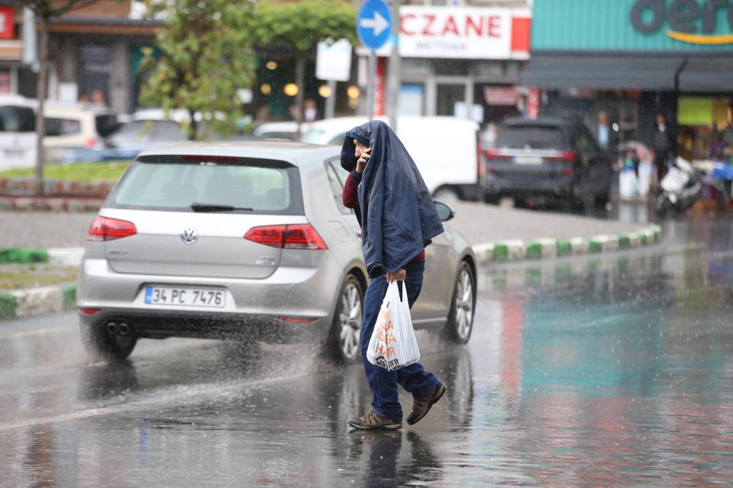 Aniden Bastıran Sağanak Sokağa Çıkanları Pişman Etti! 2