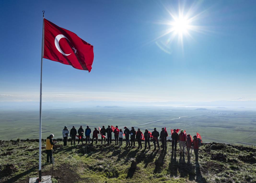 Atatürk'e Saygı! Bu Fotoğrafları Çekmek İçin 2254 Metreye Tırmandılar! 10