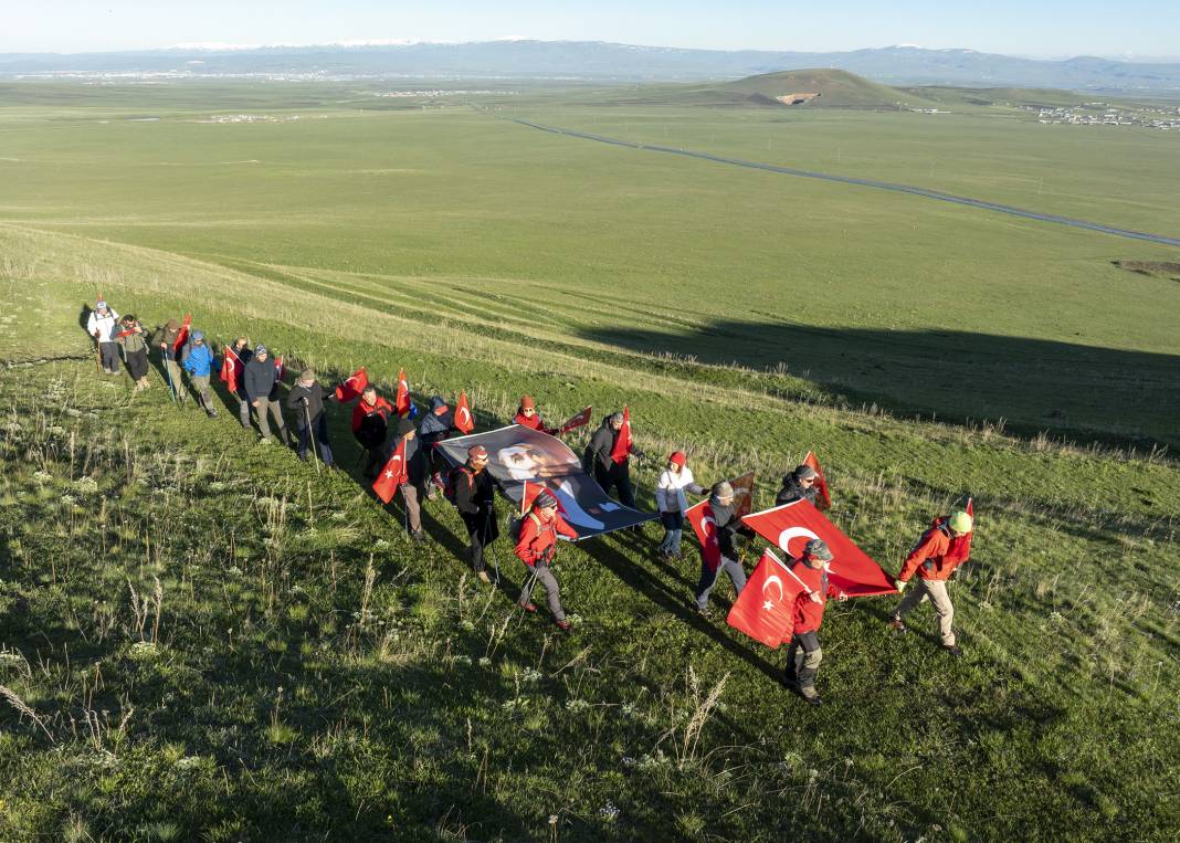 Atatürk'e Saygı! Bu Fotoğrafları Çekmek İçin 2254 Metreye Tırmandılar! 3