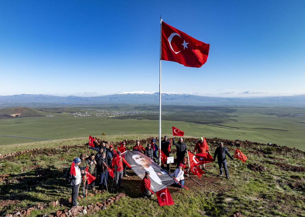 Atatürk'e Saygı! Bu Fotoğrafları Çekmek İçin 2254 Metreye Tırmandılar! 4