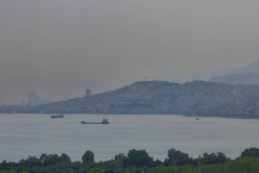 Meteorolojinin Uyarılarının Ardından Tozlar İzmir'e Geldi 7