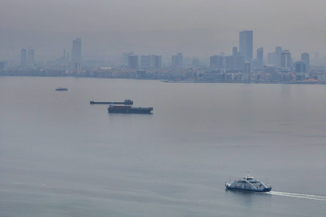 Meteorolojinin Uyarılarının Ardından Tozlar İzmir'e Geldi 11