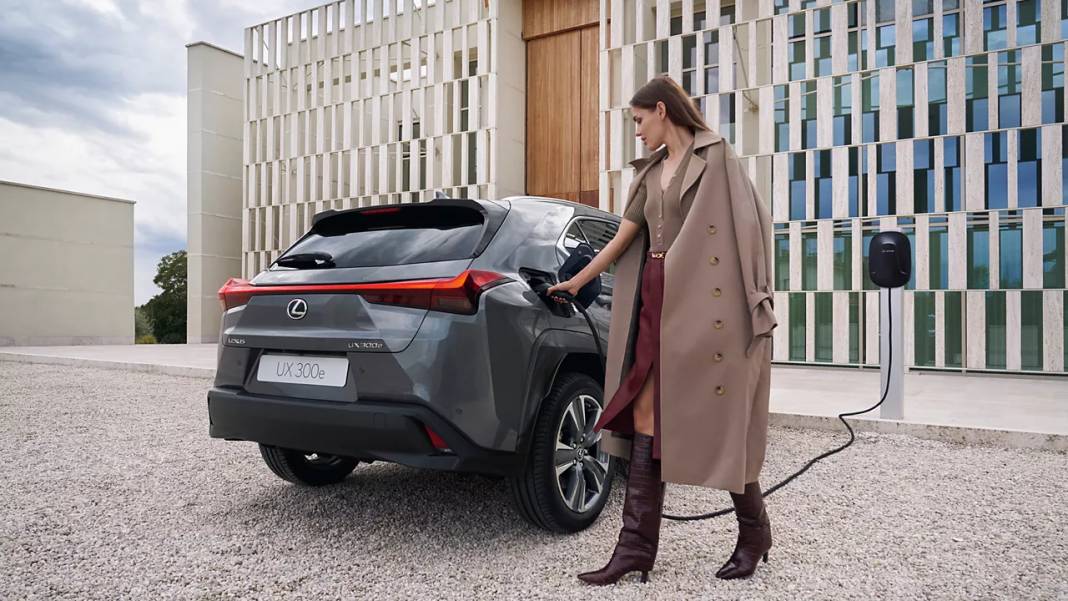 Elektrikli Yeni Lexus UX 300e Türkiye Otomobil Pazarına Girdi! İşte Premium Segmentteki Aracın Fiyatı 8