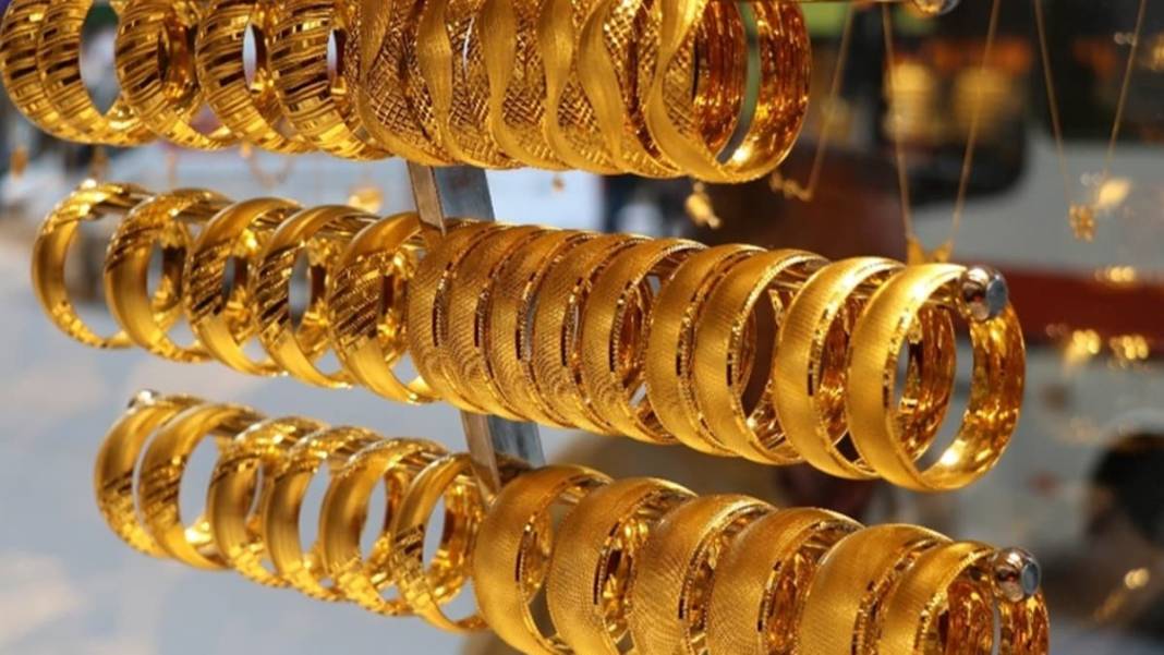 Elinde Altın Olanlar Dikkat! Altın Yatırımcılarına Müjde: Dev Bankadan Yıl Sonu Altın Tahmini Arttı 4