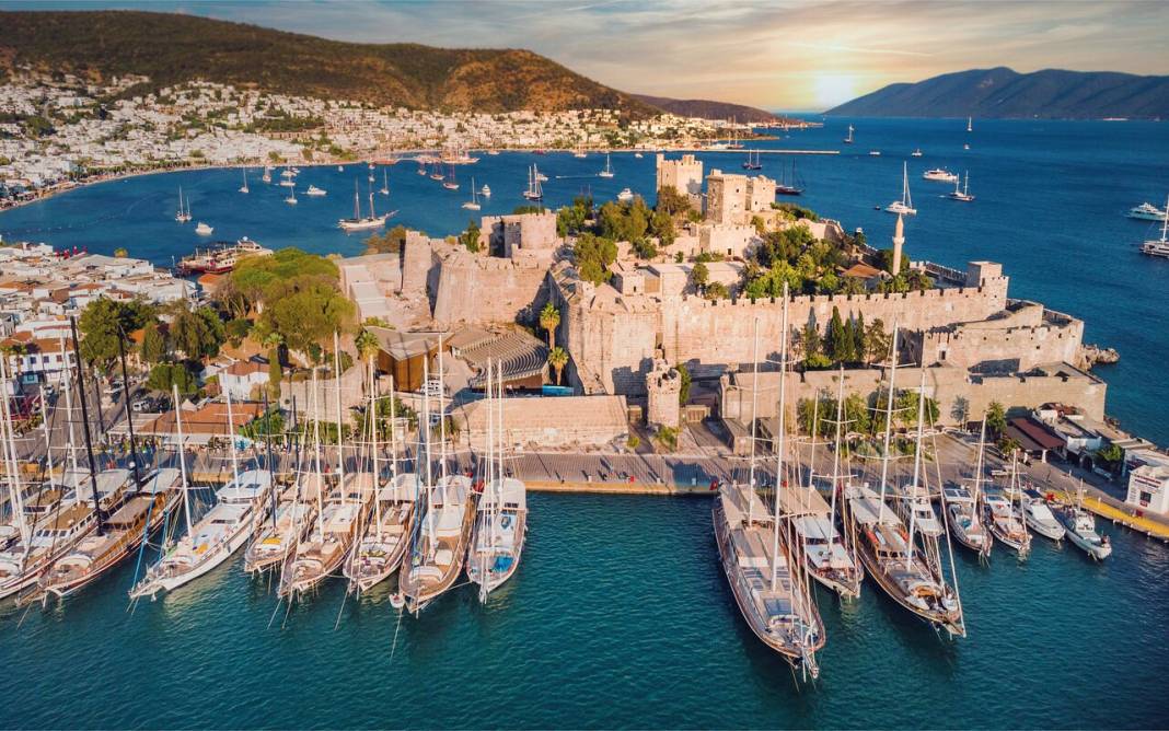 Bodrum'da Fiyatlar Çıldırmış Olmalı! Plaja Girmek 225 Euro 10