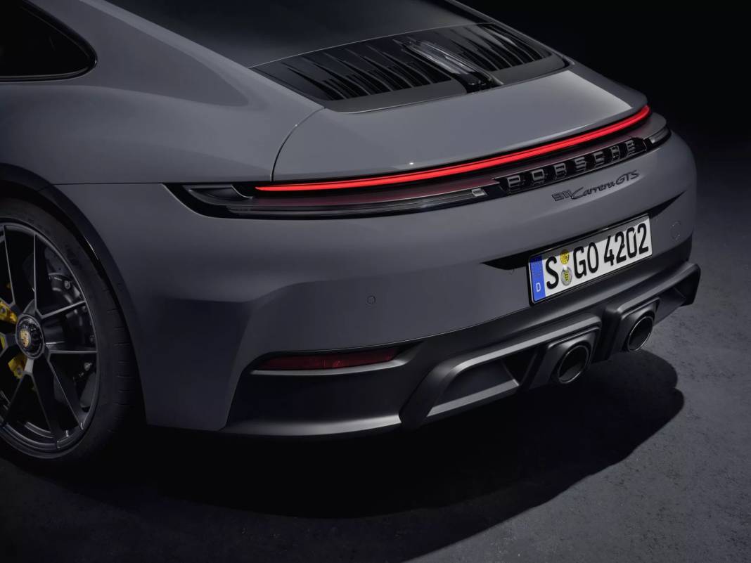 Porsche'nin En İkonik Modeli Artık Hibrit: 0'dan 100'e 3 Saniyede Çıkıyor! İşte Otomobilin Satış Fiyatı 5