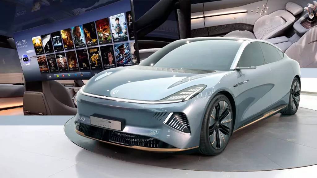 Bu Sedan 10 Dakikalık Şarjla 500 KM Yol Gidiyor! Skywell’in Yeni Elektrikli Otomobili Tasarım Ödüllerini Sildi Süpürdü 4