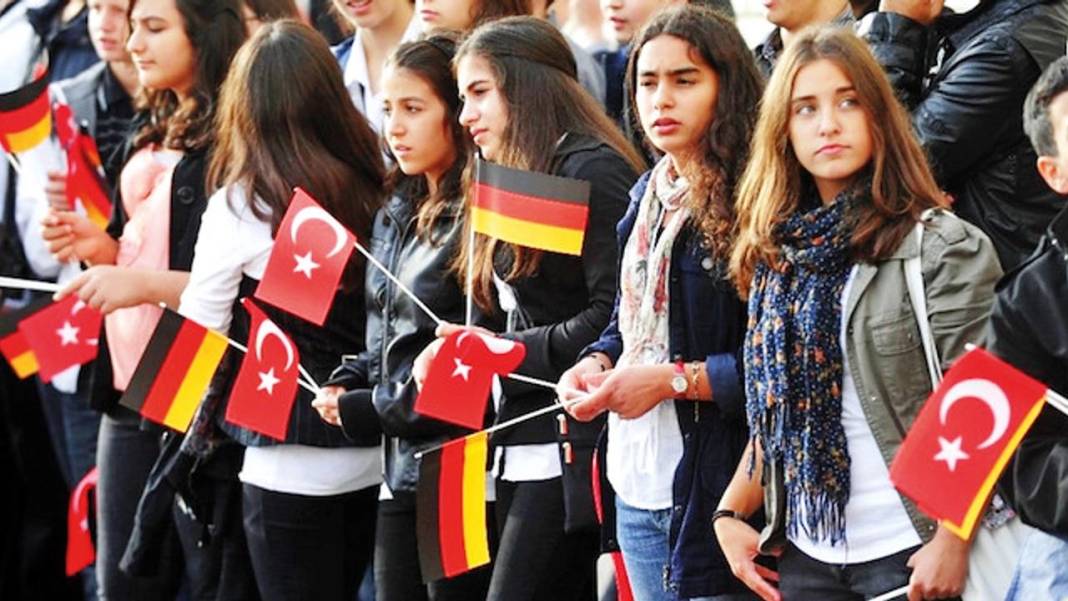 Bakanlık Tarafından Açıklanan Verilere Göre, Yurt Dışında Yaşayan Türk Vatandaşı Sayısı Ne Kadar? 11