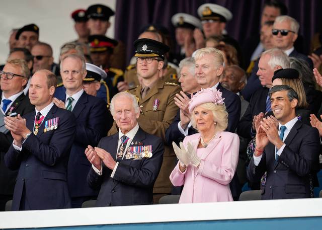 Kral Charles ve Kraliçe Camilla, Anma Töreninde Gözyaşlarını Tutamadı! 6