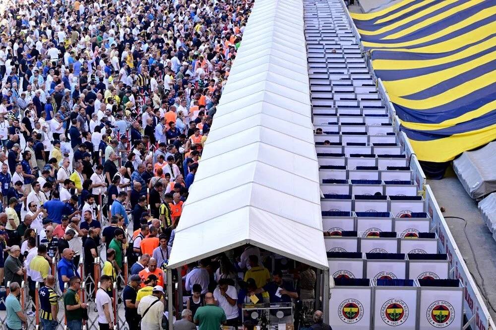 Fenerbahçe İçin Tarihi Seçim | İki Büyük Dev Yarıştı, Rekor Sayıda Oy Kullanıldı: Aziz Yıldırım Mı, Ali Koç Mu? 24