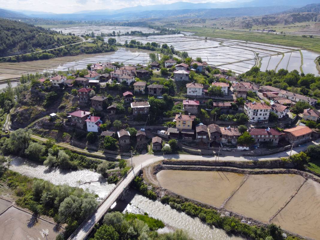 Burası İsveç'in Bir Köyü Değil! O Kentimizde Bir Köy Yarımadaya Dönüştü 10