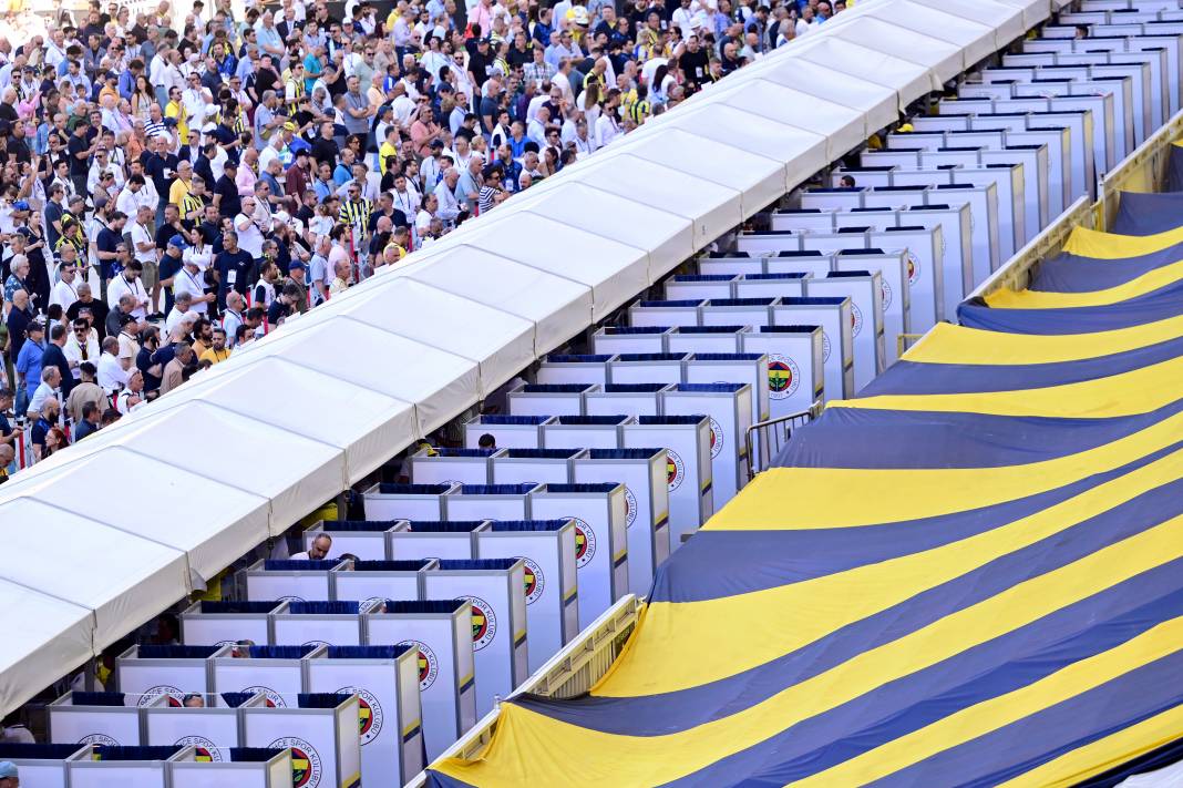 Fenerbahçe'nin Tarihi Günü: Ali Koç ve Aziz Yıldırım  Başkanlık için Yarışıyor! Taraftarlar Sandık Başında 5