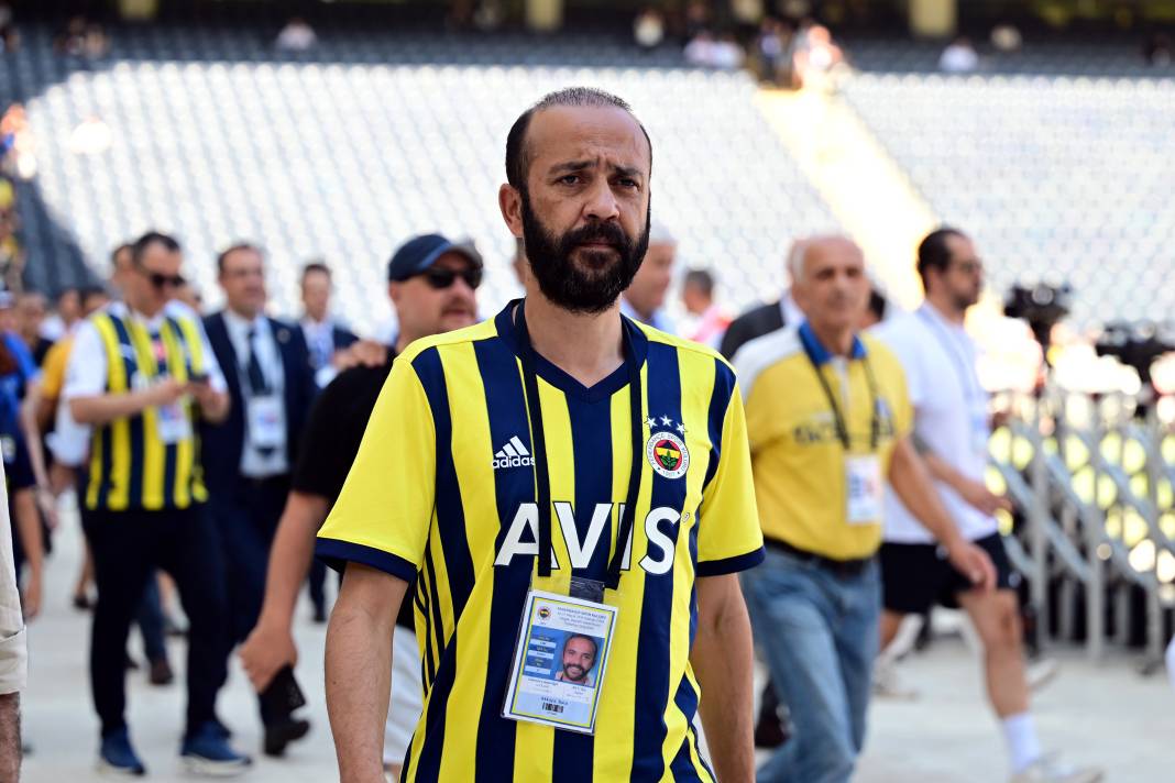 Fenerbahçe'nin Tarihi Günü: Ali Koç ve Aziz Yıldırım  Başkanlık için Yarışıyor! Taraftarlar Sandık Başında 8