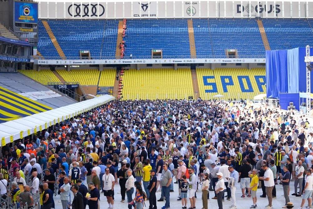 Fenerbahçe İçin Tarihi Seçim | İki Büyük Dev Yarıştı, Rekor Sayıda Oy Kullanıldı: Aziz Yıldırım Mı, Ali Koç Mu? 2