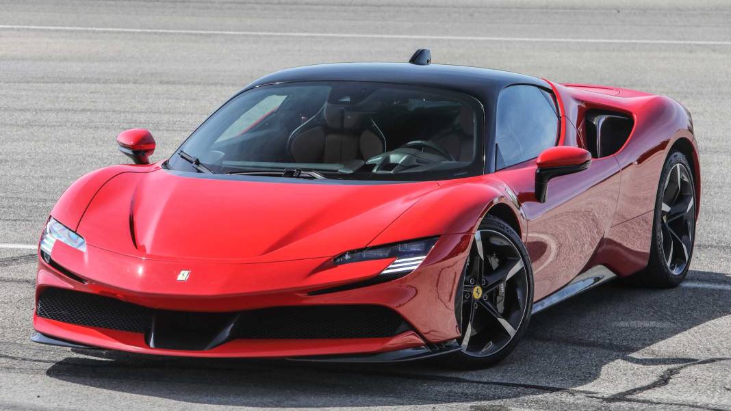 Ferrari'nin İlk Elektrikli Aracının Fiyatı Belli Oldu! 1