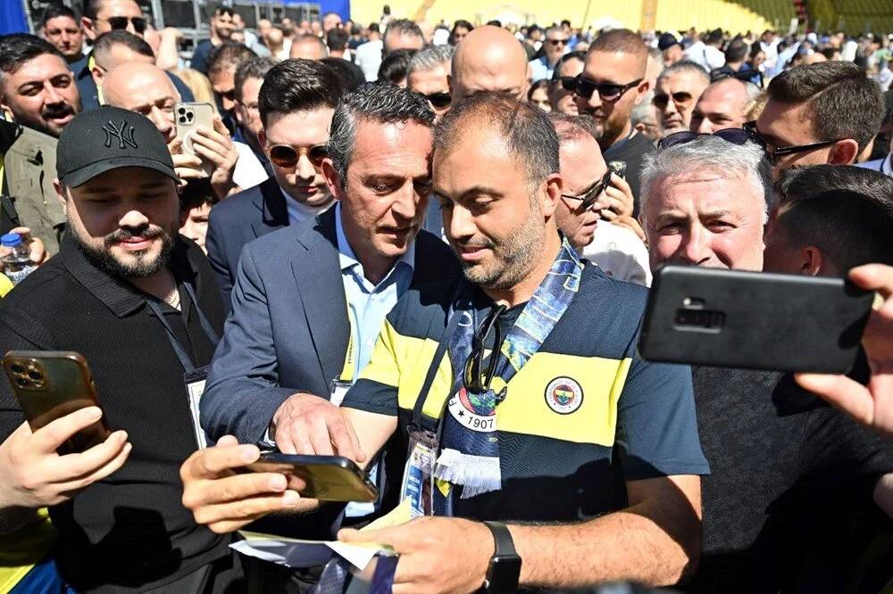 Fenerbahçe İçin Tarihi Seçim | İki Büyük Dev Yarıştı, Rekor Sayıda Oy Kullanıldı: Aziz Yıldırım Mı, Ali Koç Mu? 13
