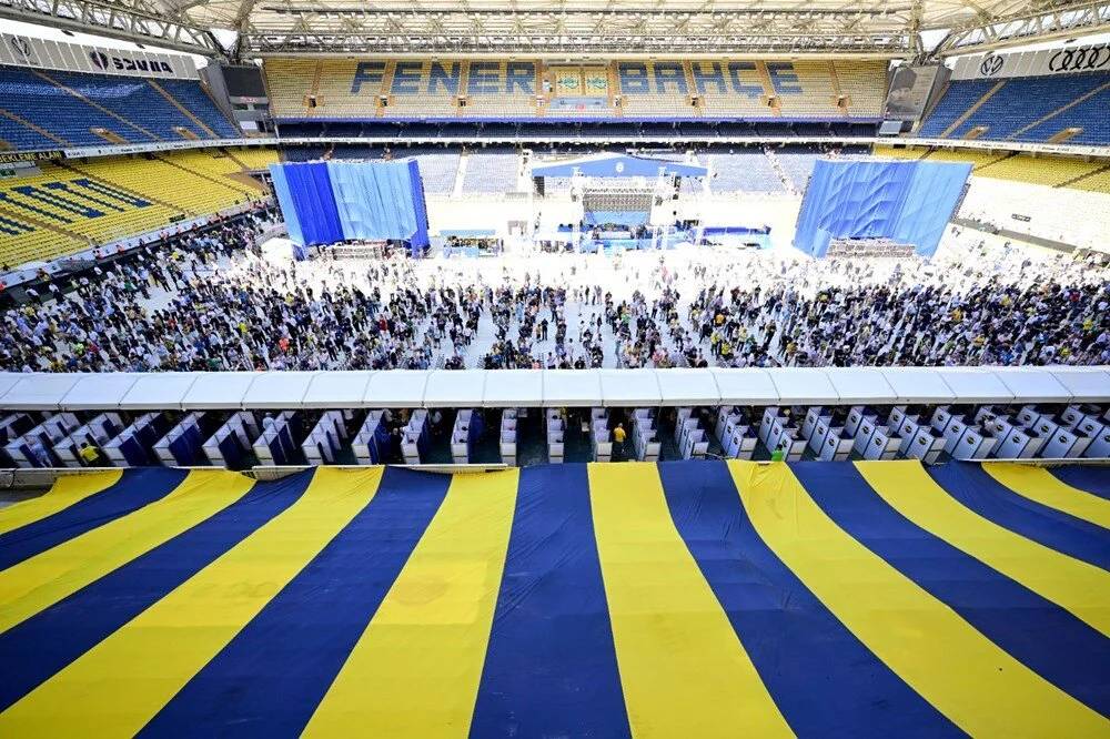 Fenerbahçe İçin Tarihi Seçim | İki Büyük Dev Yarıştı, Rekor Sayıda Oy Kullanıldı: Aziz Yıldırım Mı, Ali Koç Mu? 1