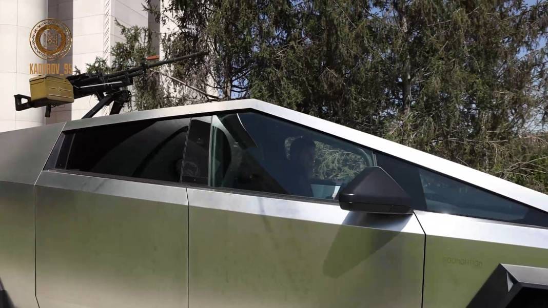 Украинский миллиардер. Маск отключил теслу кадырова. Илон маск и кадыров. Tesla cybertruck. Элон маск тесла.