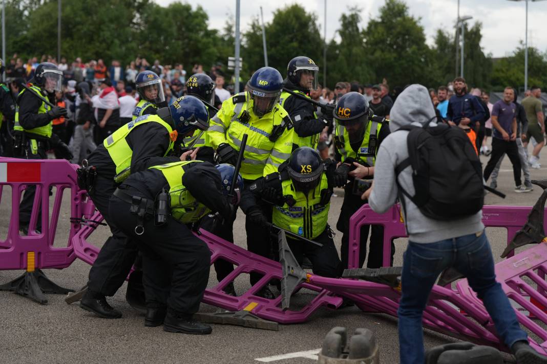 Güney Yorkshire bölgesindeki Rotherham'da ırkçılık karşıtı protesto düzenlendi 2