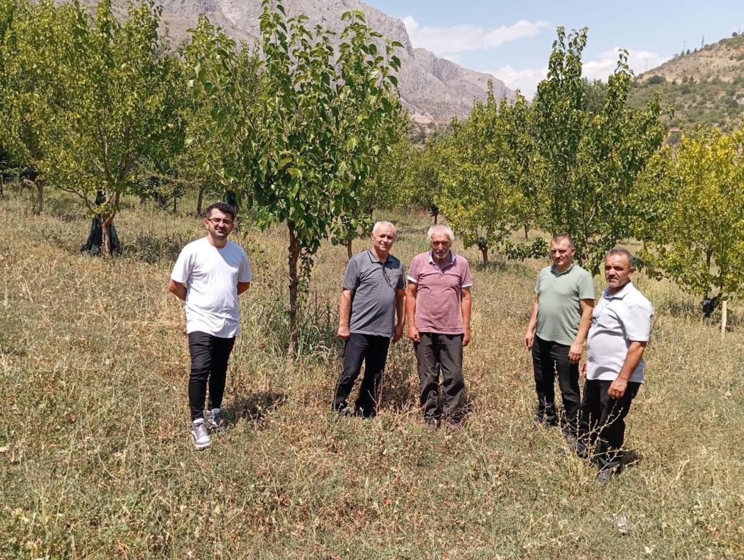 Emekli öğretmen ne köyünü ne öğrencilerini unuttu! O sözleri gözleri yaşarttı 1