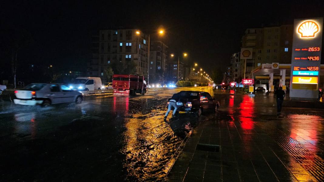 Çorum'da yaşayanlar şaştı kaldı! Sağanak kenti böyle etkiledi 1