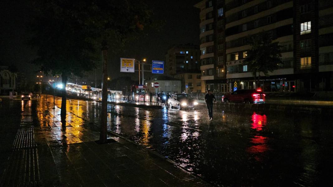 Çorum'da yaşayanlar şaştı kaldı! Sağanak kenti böyle etkiledi 4