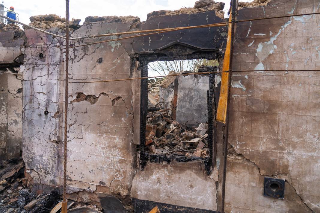 Rusya  yerleşim yerini bombaladı! Kasaba hayalet kente döndü 10