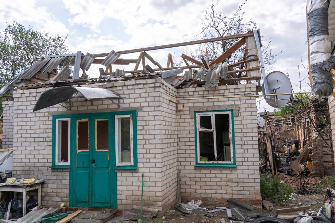 Rusya  yerleşim yerini bombaladı! Kasaba hayalet kente döndü 12