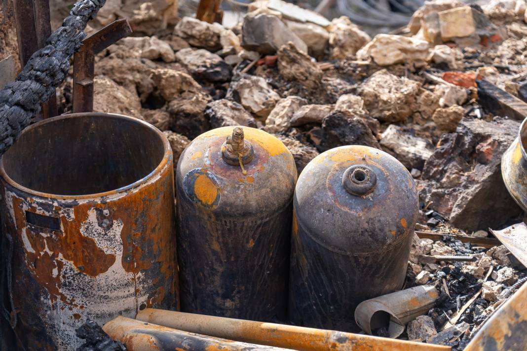 Rusya  yerleşim yerini bombaladı! Kasaba hayalet kente döndü 16