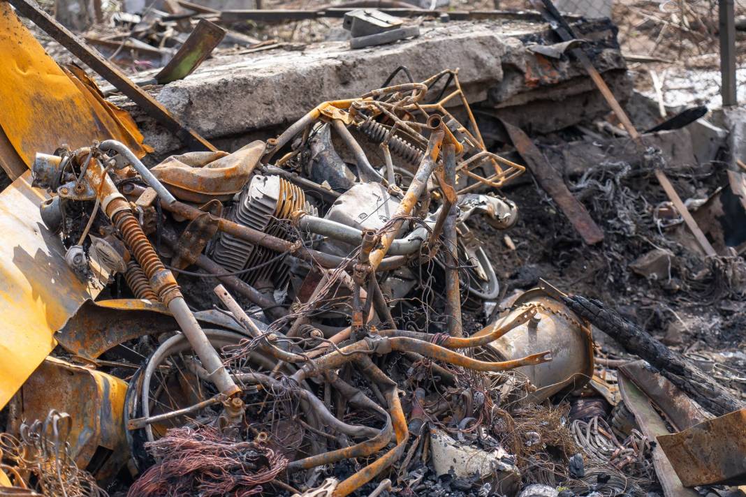 Rusya  yerleşim yerini bombaladı! Kasaba hayalet kente döndü 18