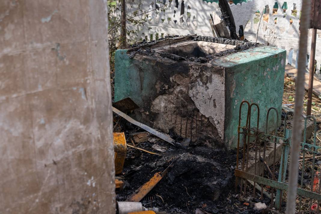 Rusya  yerleşim yerini bombaladı! Kasaba hayalet kente döndü 19