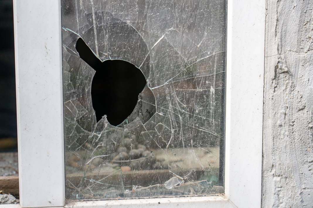 Rusya  yerleşim yerini bombaladı! Kasaba hayalet kente döndü 21