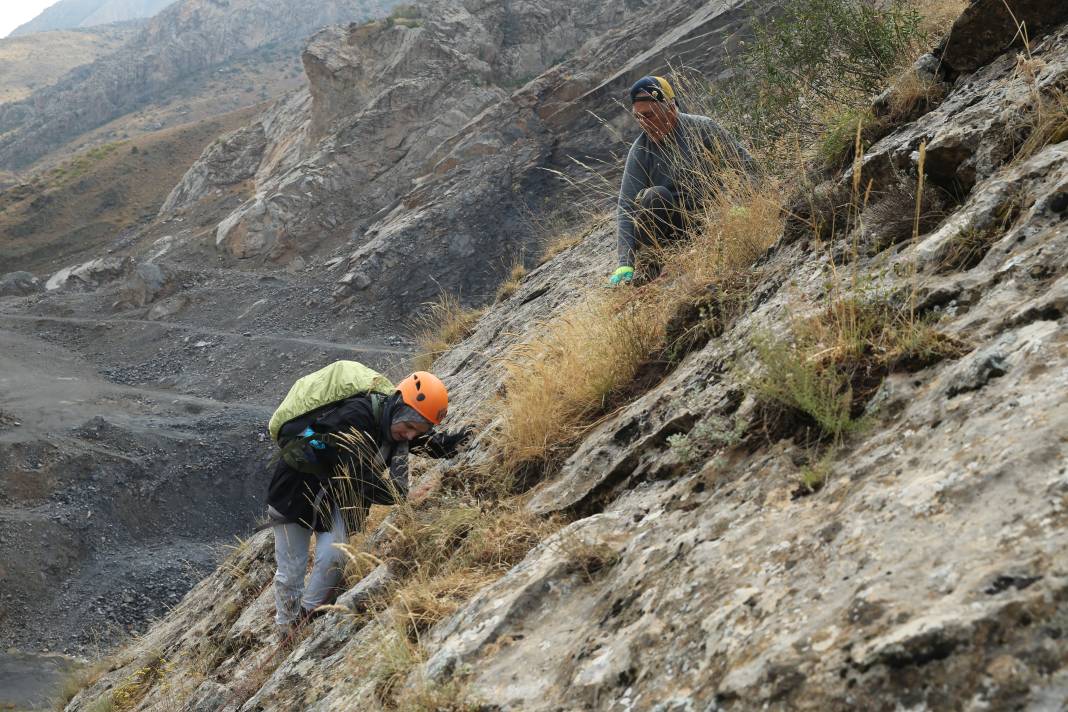 Hakkari'nin saklı hazinesi için tırmandılar 1