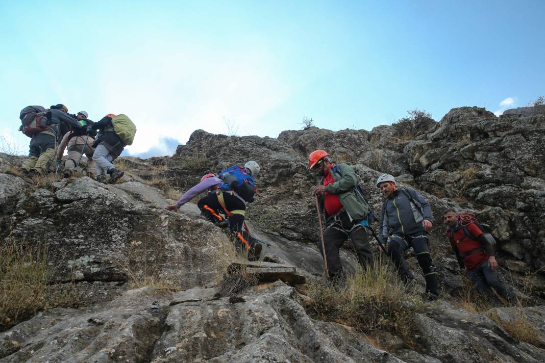 Hakkari'nin saklı hazinesi için tırmandılar 3