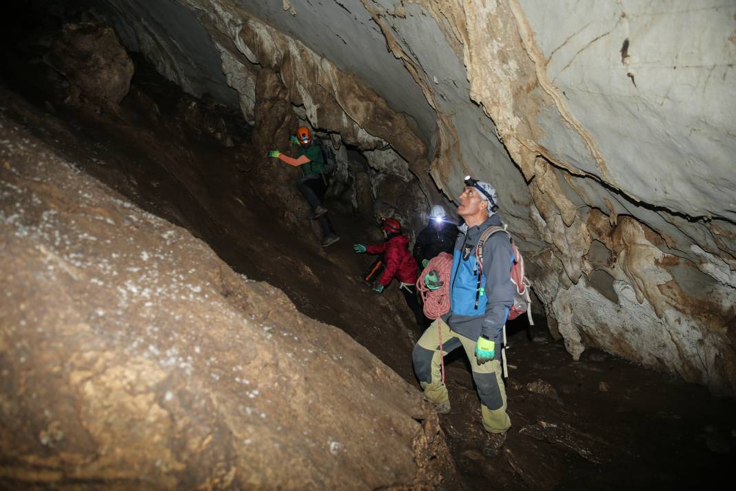 Hakkari'nin saklı hazinesi için tırmandılar 6