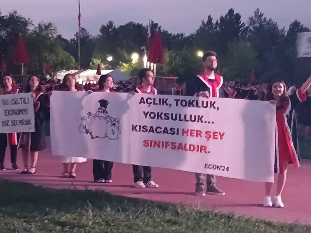 ODTÜ mezuniyetinde bu yıl da pankartlar konuştu 19