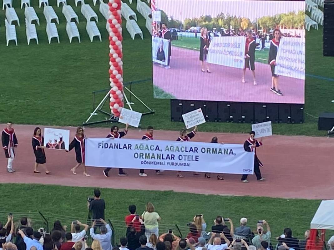 ODTÜ mezuniyetinde bu yıl da pankartlar konuştu 7