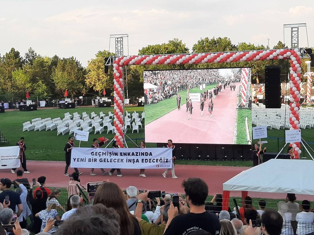 ODTÜ mezuniyetinde bu yıl da pankartlar konuştu 18