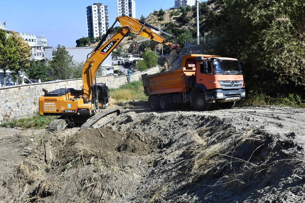 İzmir'de derelerden 150 ton atık çıkarıldı 3