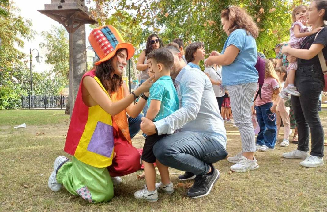 Uluslararası Kuşadası Sokak Festivali renkli etkinliklerle devam ediyor 4