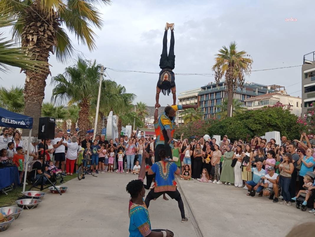 Uluslararası Kuşadası Sokak Festivali renkli etkinliklerle devam ediyor 7