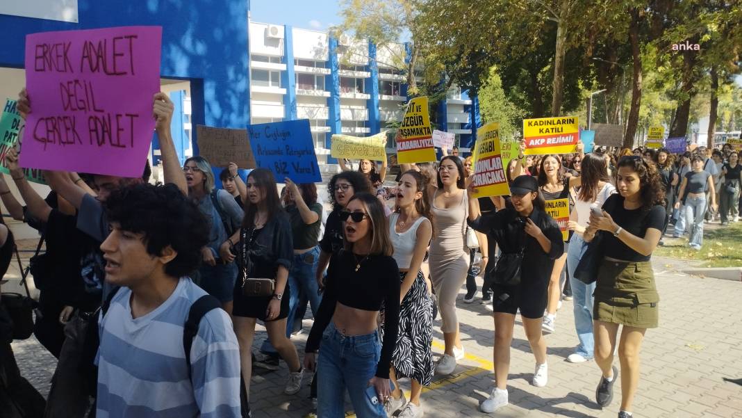 Ege Üniversitesi’nde ‘Ayşenur ve İkbal’ eylemi: Adalet sisteminiz kimin için çalışıyor? 4