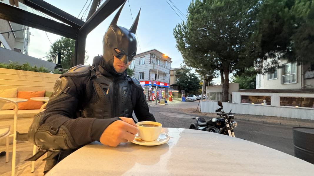 Tekirdağlı Batman'i gören şaşa kalıyor! Maskesini bir an olsun çıkarmıyor 1