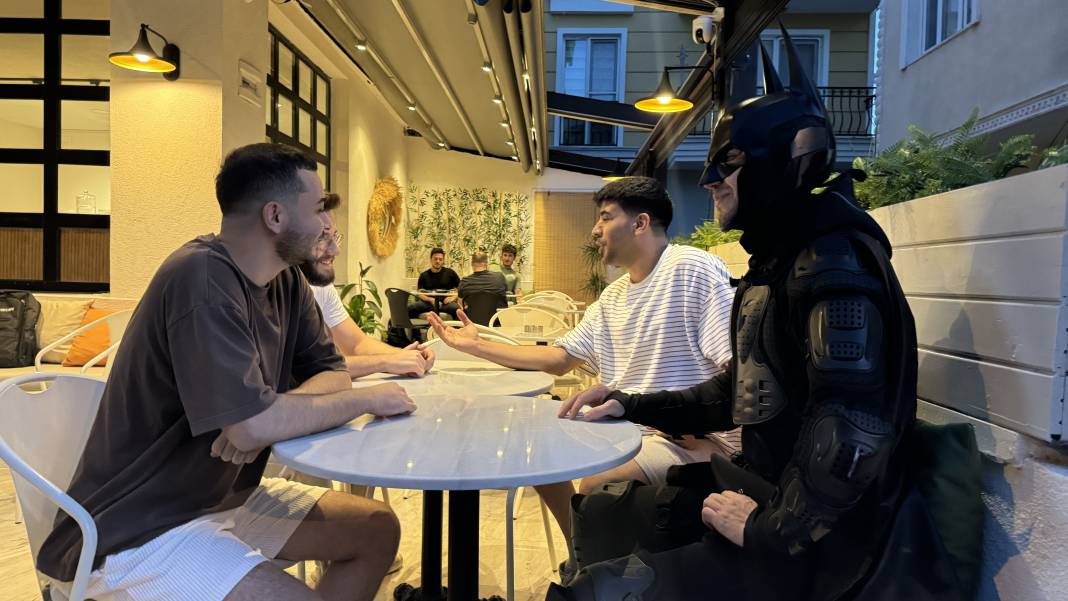 Tekirdağlı Batman'i gören şaşa kalıyor! Maskesini bir an olsun çıkarmıyor 2