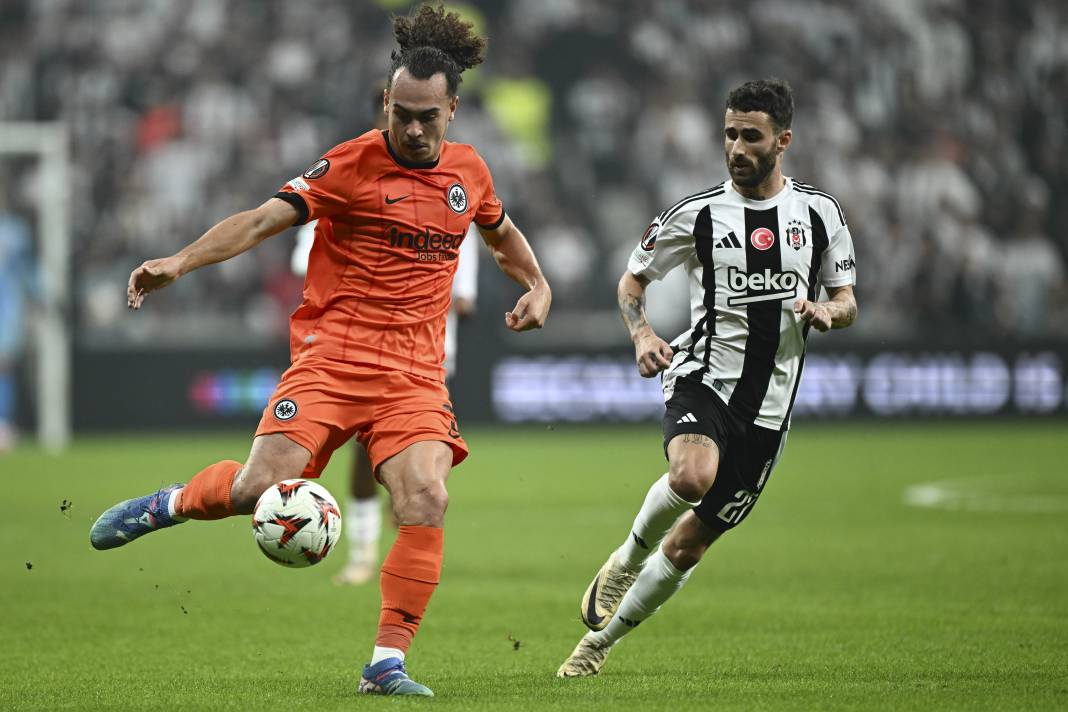 Beşiktaş maçı sonrası Frankfurt'un hocası hastanelik oldu 9