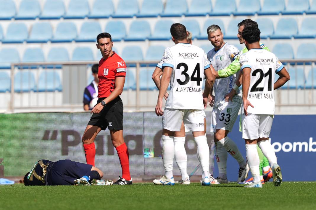 Süper Lig'de görünmeyen kırmızı kart çıktı 10